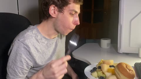 Я и мои фрукты жру как не в себя