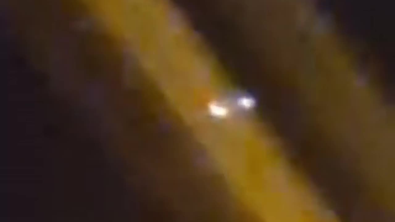 🛸👽 UFO Sighting Near Gatwick Airport - What's This Object? | TheTruthAbove