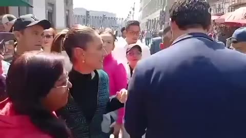 Skenë e pabesueshme, presidentja e Meksikës ngacmohet seksualisht përpara kamerave