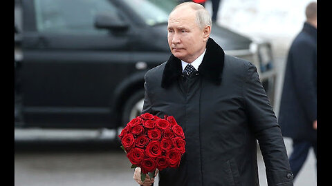 Russian President Vladimir Putin lays flowers in St. Petersburg to commemorate Leningrad siege