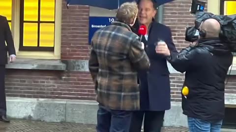 Jaïr verwisseld plopkap tijdens interview met Rutte. “Onafhankelijke journalistiek en media…”