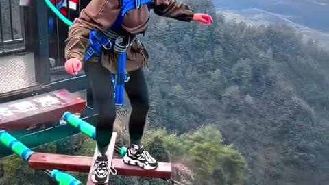 Others do the sky bridge VS this man #SkyBridge