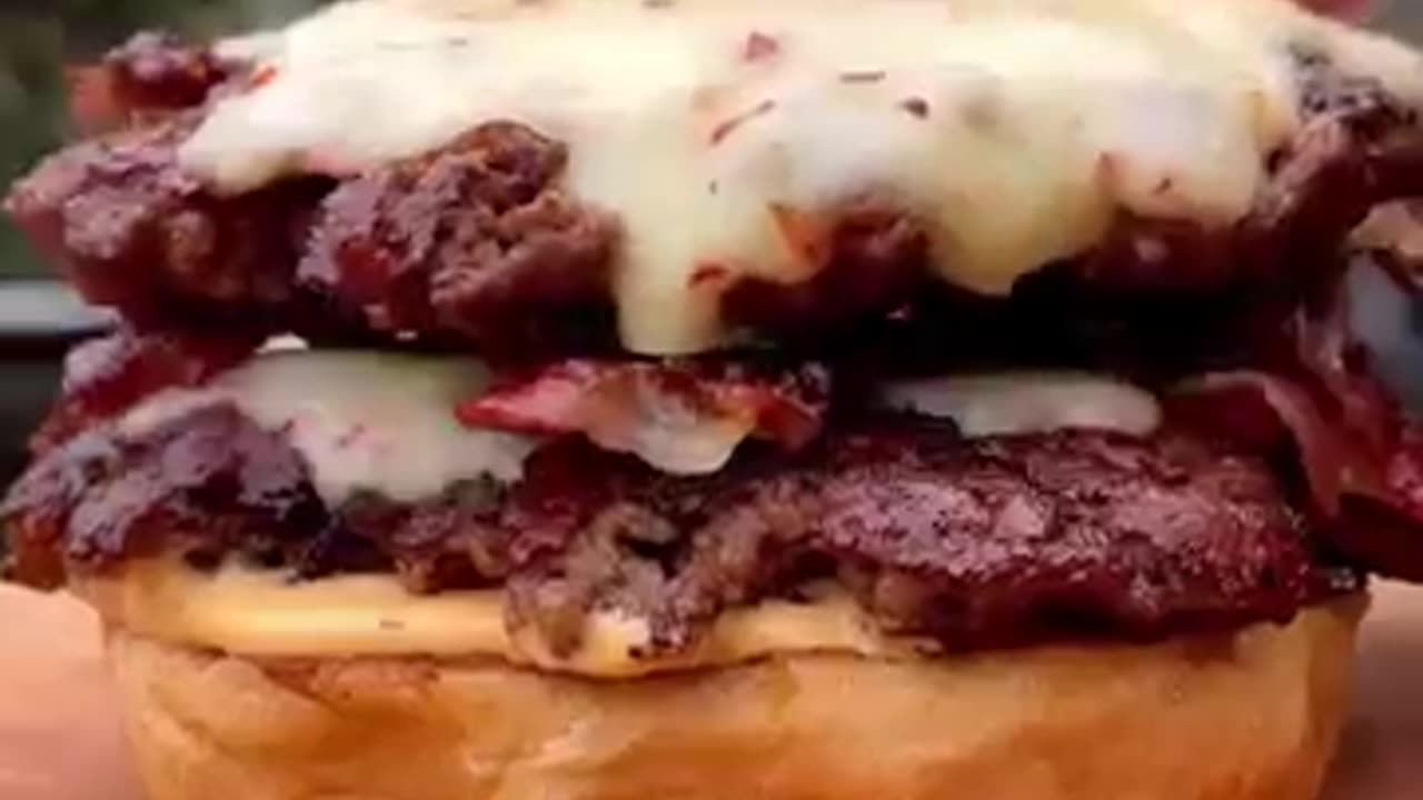 Oklahoma onion 🧅 Burger 🍔 ➡️ iN 😍 out❗❓