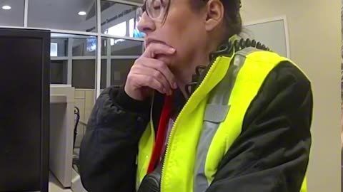 Southwest Pilot Taken Off Plane Right Before Takeoff By Police!!
