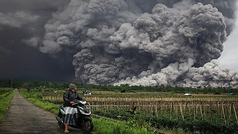 Mount Semeru Erupted Wednesday To 54,000ft - FLASH FLOODING: Texas Hill Country - Huge Snow Totals