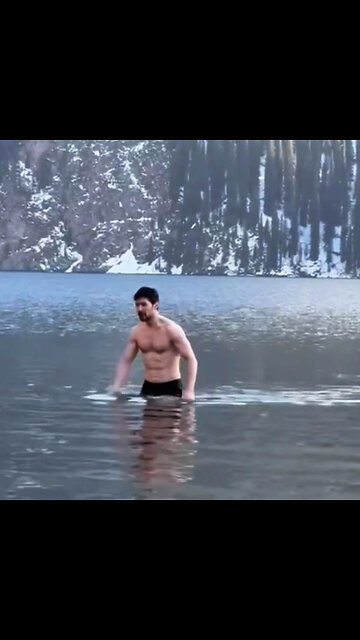 Jefe de Telegram se baña en un lago donde está prohibido nadar