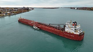 Canadian Freighter Stuck in Detroit River