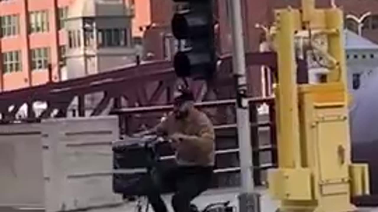 An Illegal Alien jumps on a bike during an ICE chase and gets away for now