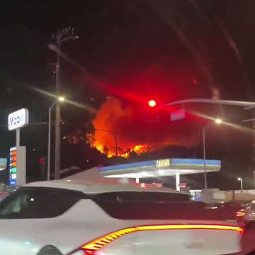 wildfire Hollywood Hills California Hollywood sign at risk fames race toward Hollywood Boulevard