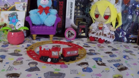 Wind up toy Christmas train unboxing and assembly
