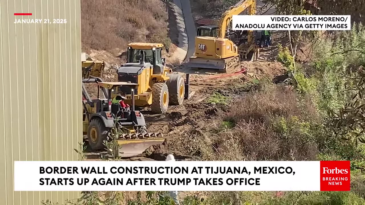 Border Wall Construction Resumes at US-Mexico Divide in Tijuana