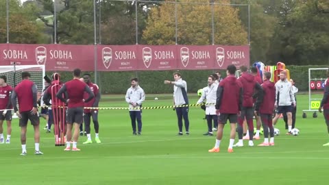 Gabriel & Merino LAUGH at Gabriel Heinze during Arsenal training