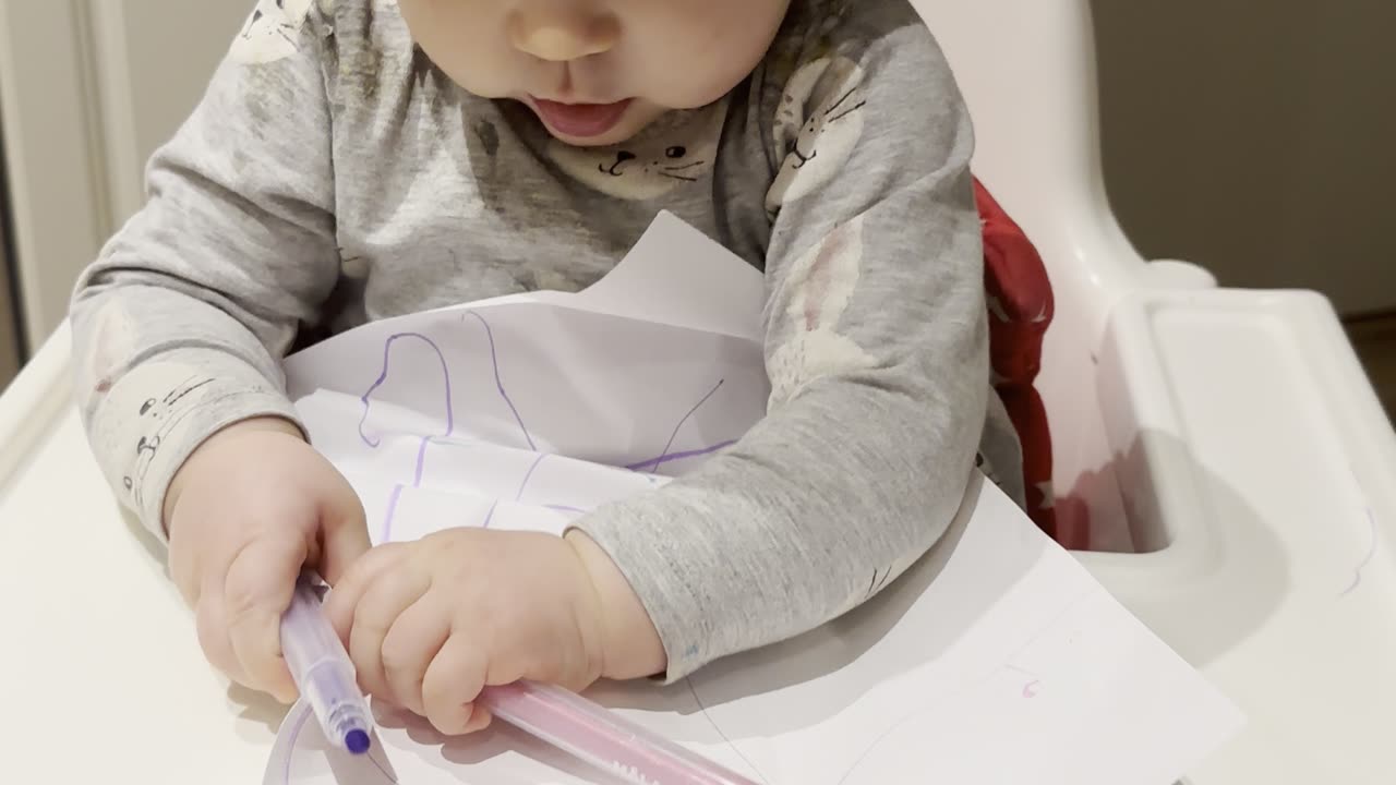 Little artist at work 🎨💕 Baby Kayla’s back with her drawing action
