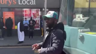 Man Blocks Traffic in London! Refuses to Move in Bizarre Street Standoff 🚗😳