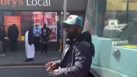 Man Blocks Traffic in London! Refuses to Move in Bizarre Street Standoff 🚗😳