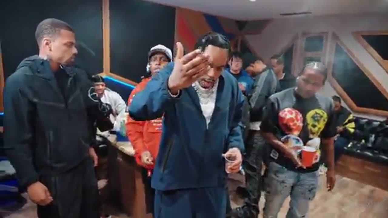FIVIO FOREIGN - STUDIO FREESTYLE (OFFICIAL VIDEO)