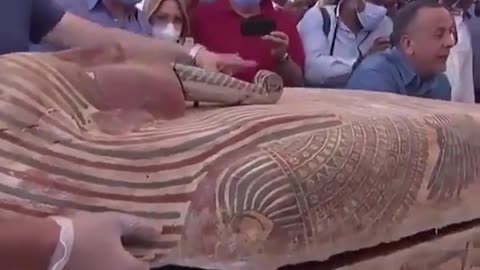 🧐🔍 Archaeologists Open An Ancient Egyptian Coffin 2500 Years Old! | FeedMyCuriosity