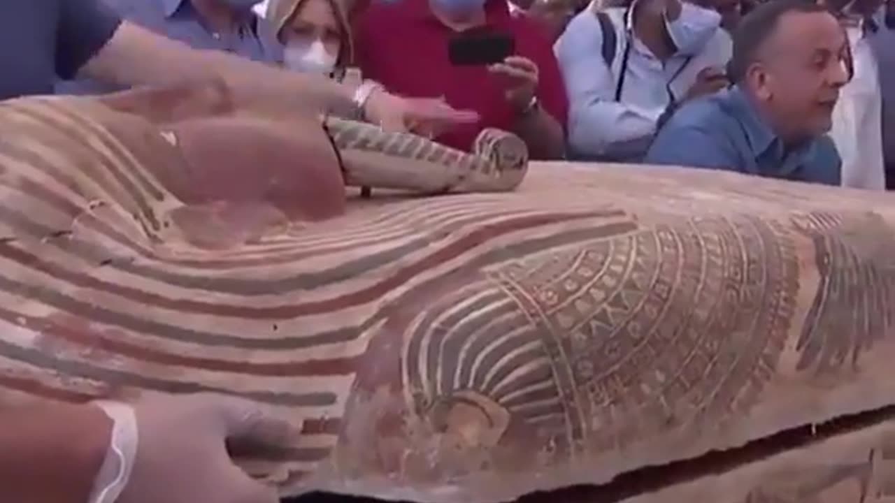🧐🔍 Archaeologists Open An Ancient Egyptian Coffin 2500 Years Old! | FeedMyCuriosity