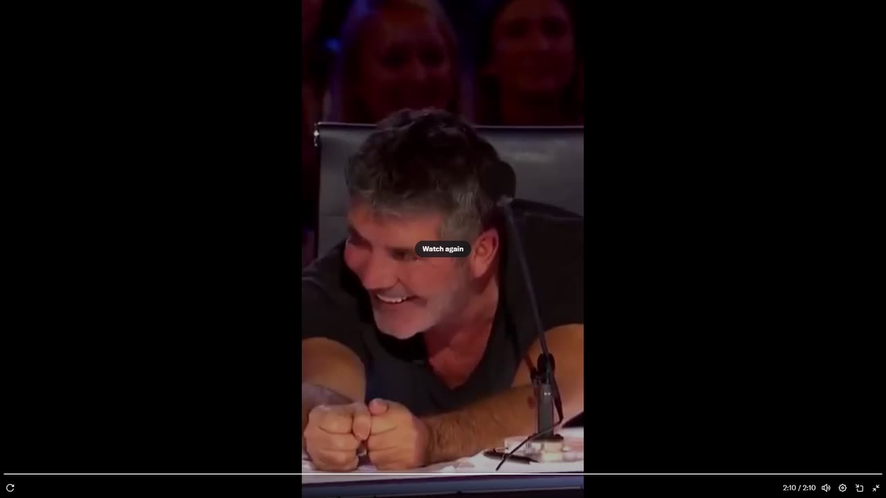 You want to see thousands clap for nothing, well... here you go lol