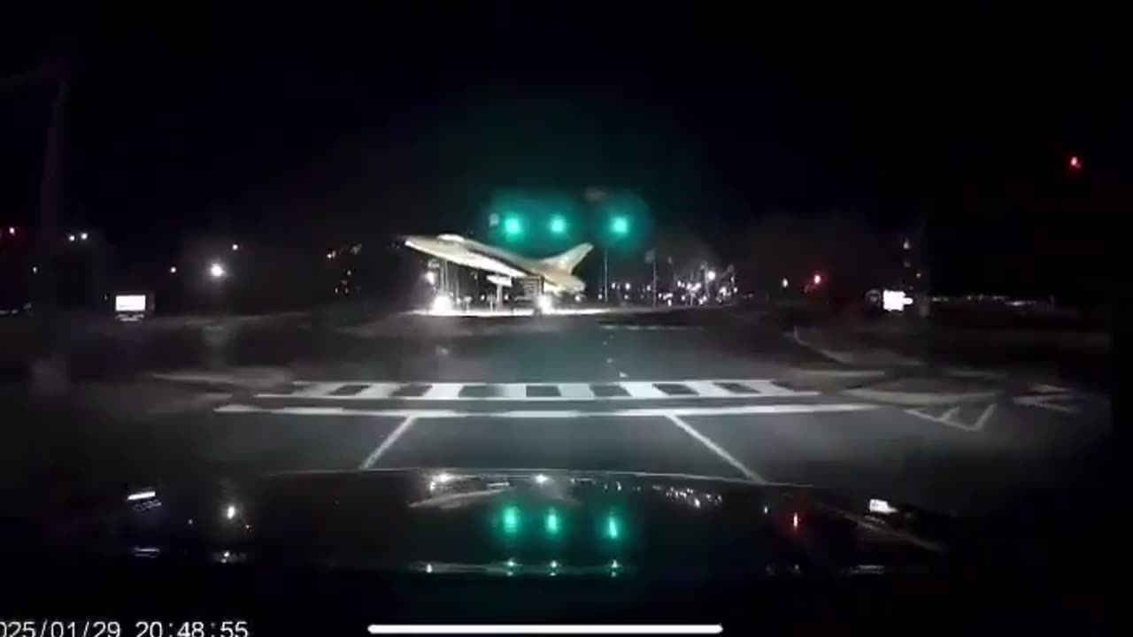 Dashcam captures the exact moment of the aircraft crash near Reagan International Airport