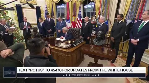 Pres. Trump signs executive order blocking state regulations for AI