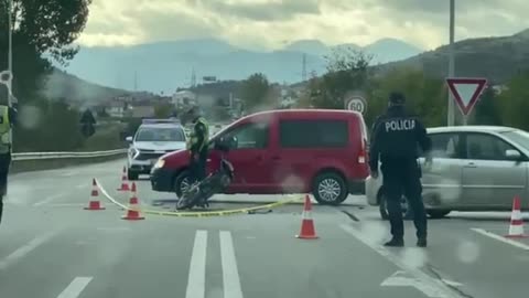 Aksident në aksin Korçë-Pogradec, makina përplas motorin, plagoset çifti i bashkëshortëve