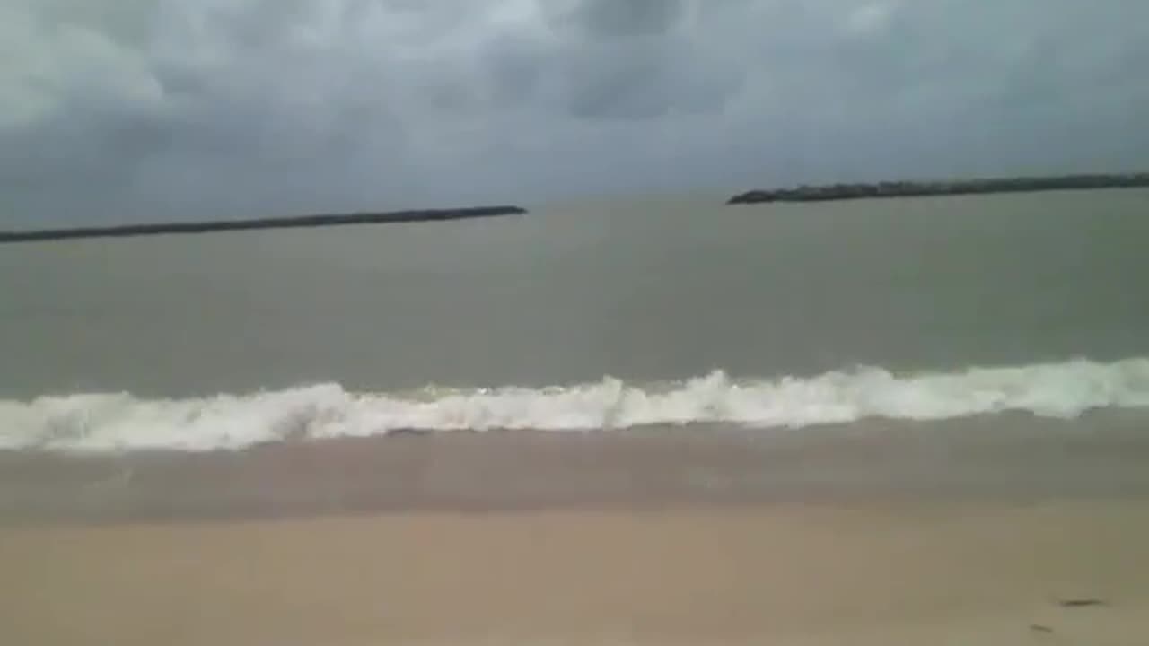 Filming the beach, you can see the rocks at the end [Nature & Animals]