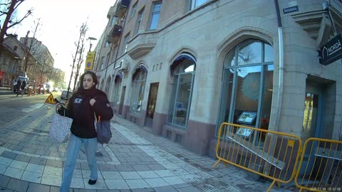 Promenad i centrala Örebro och in på Gallerior. 24 Nov. 2025