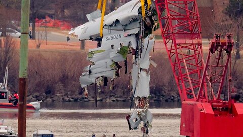 D.C. crews continue recovering wreckage from deadly midair crash