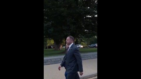 🤡 Zelensky was greeted by his own handler Yermak upon arrival in US