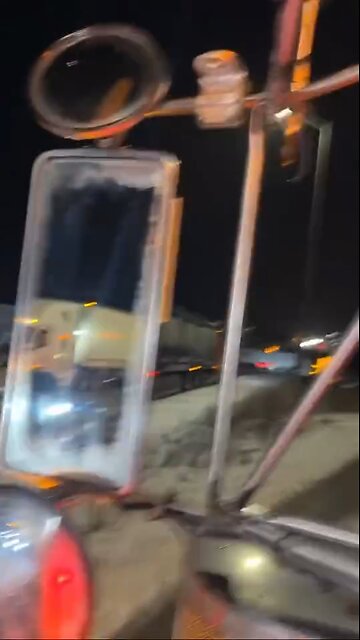 Truck Jackknife on Highway 401 London