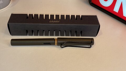 Lamy safari Fountain Pen Elegant Design Cool Pens Smooth Writing Journaling Charcoal Broad Point