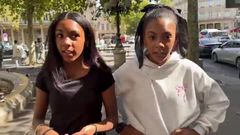 Twins LOST IN Paris!