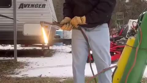 🚨❄️🇺🇸 This Snow Isn’t Acting Normal. Watch Closely.