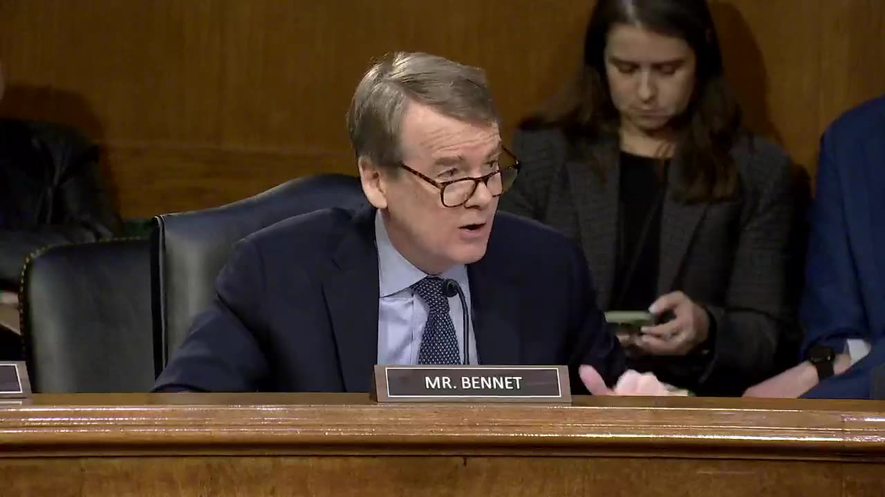 Tulsi Gabbard Asked Same Question Over And Over By Sen. Bennet