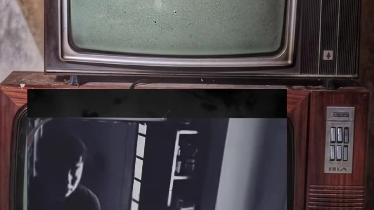 😨👹 The Haunting Hour: Eerie Figure Appears! | TheHauntingHour