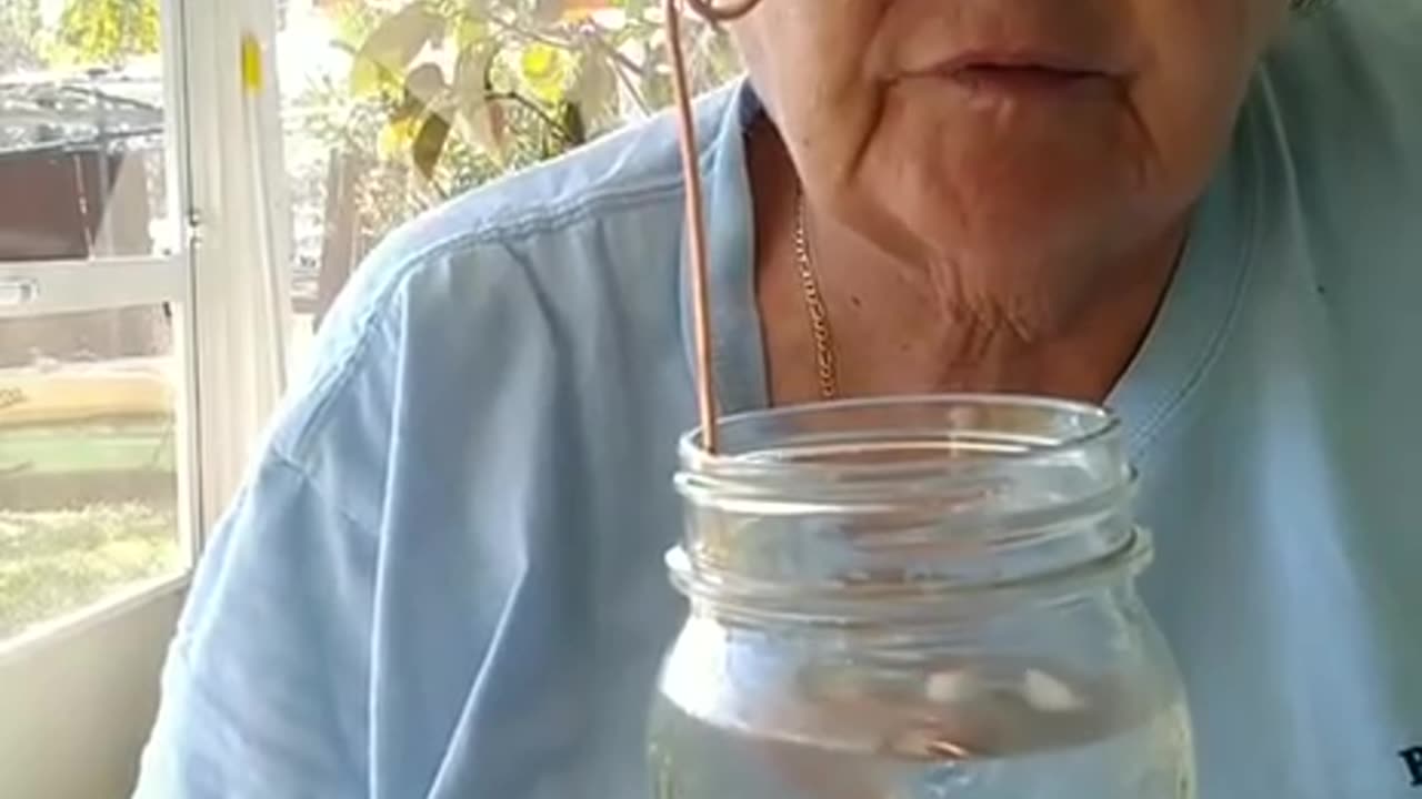WRAP QUARTZ CRYSTAL WITH COPPER TO CLEAN CONTAMINANTS IN WATER
