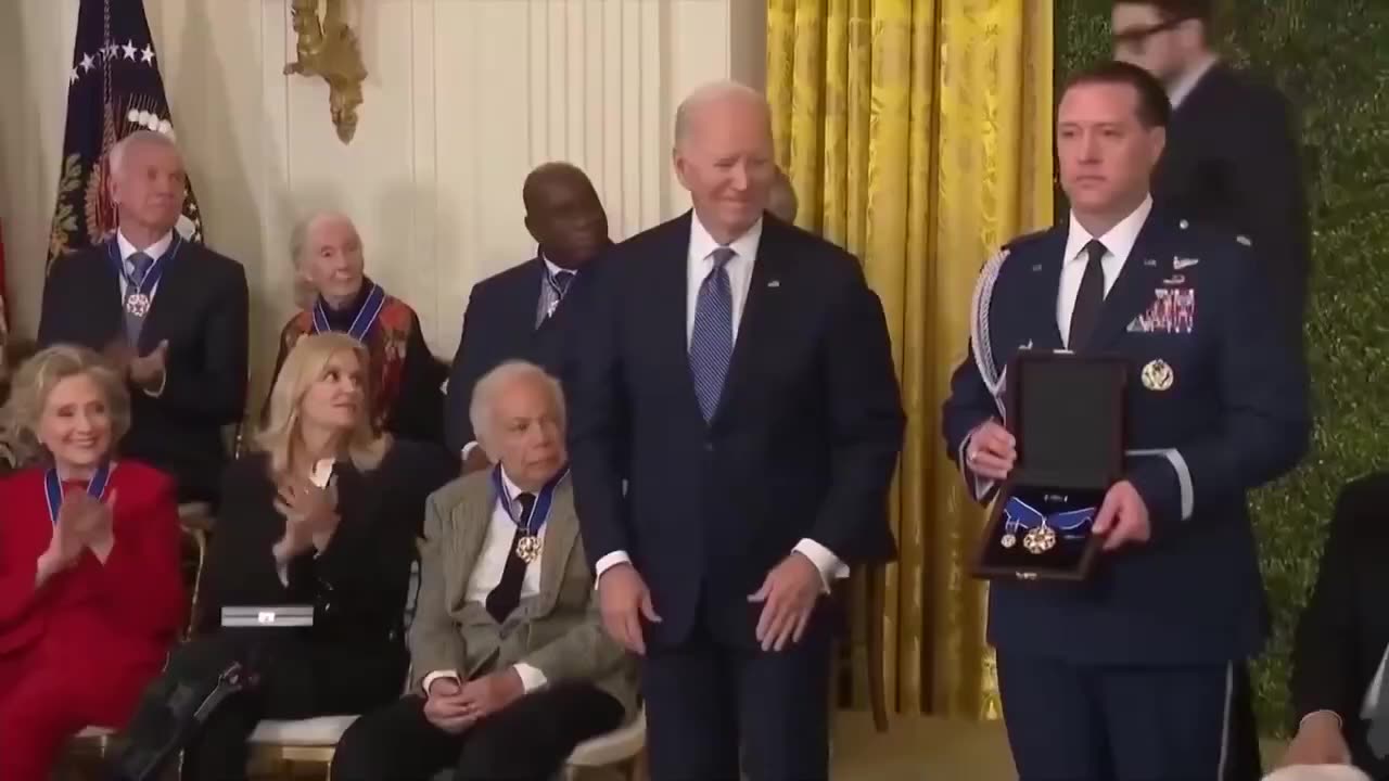 Biden le otorga a George Soros la Medalla Presidencial de la Libertad.