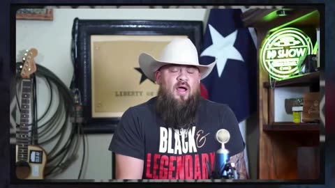 🚨 Pulled Over in Texas: Willie Nelson Shirt Sparks Cop's Weed Hunt?