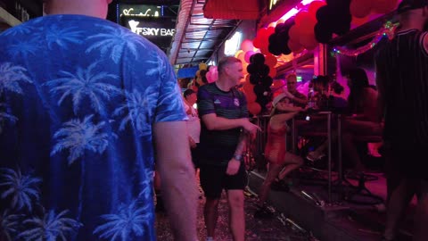 Pattaya Nightlife Tour – This Place is WILD After Dark! 🇹🇭