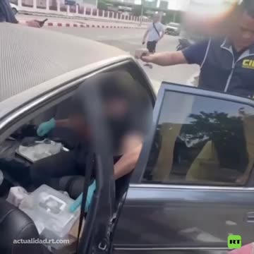 Arrestan a un hombre que practicaba alargamientos de pene en su coche