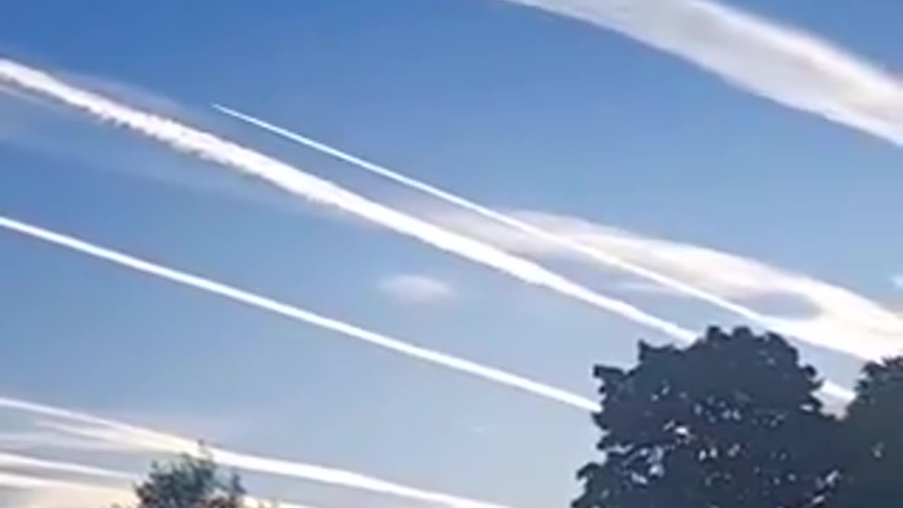 Le ciel s'est transformé en une GRILLE PARFAITE.