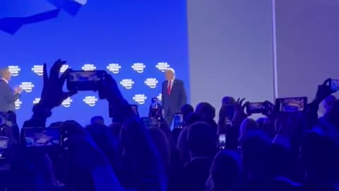 At Davos 2026, when Trump entered, everyone stood