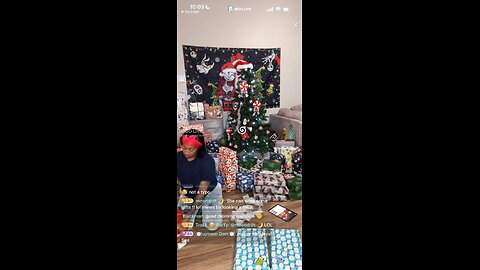 BIGSUEWOO WRAPS HER KIDS GIFTS FOR CHRISTMAS BIGO LIVE | WE LOVE TO SEE IT