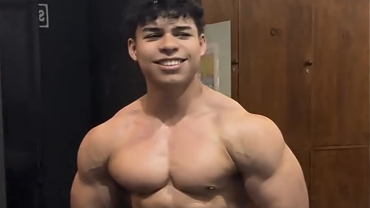 19 years old bodybuilder flexing muscles