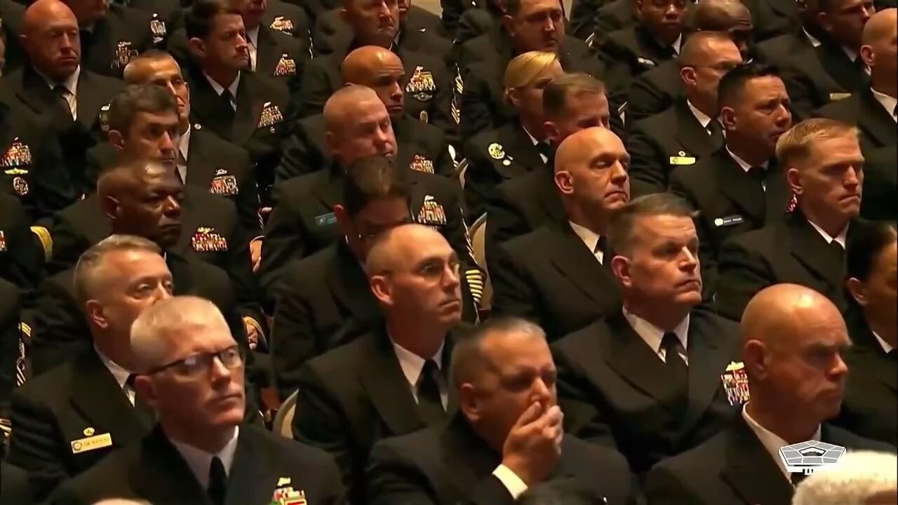 Odchod ministra války z pódia doprovázelo místo potlesku hrobové ticho 800 generálů!