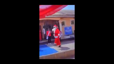 Santa Claus dancing 😂😂😂