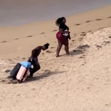 Experienced some Christmas spirit while visiting here in Florida.🌴