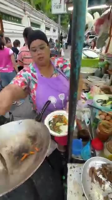 He Can Cook 20 Dishes Without Even Standing Up!