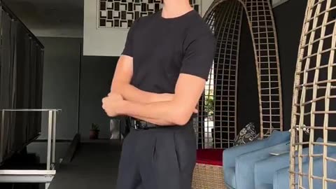A model strikes 48 poses in 30 seconds